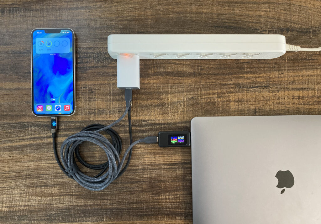 Anker 523 Charger (Nano 3, 47W)でiPhoneとMacBook Airを同時充電