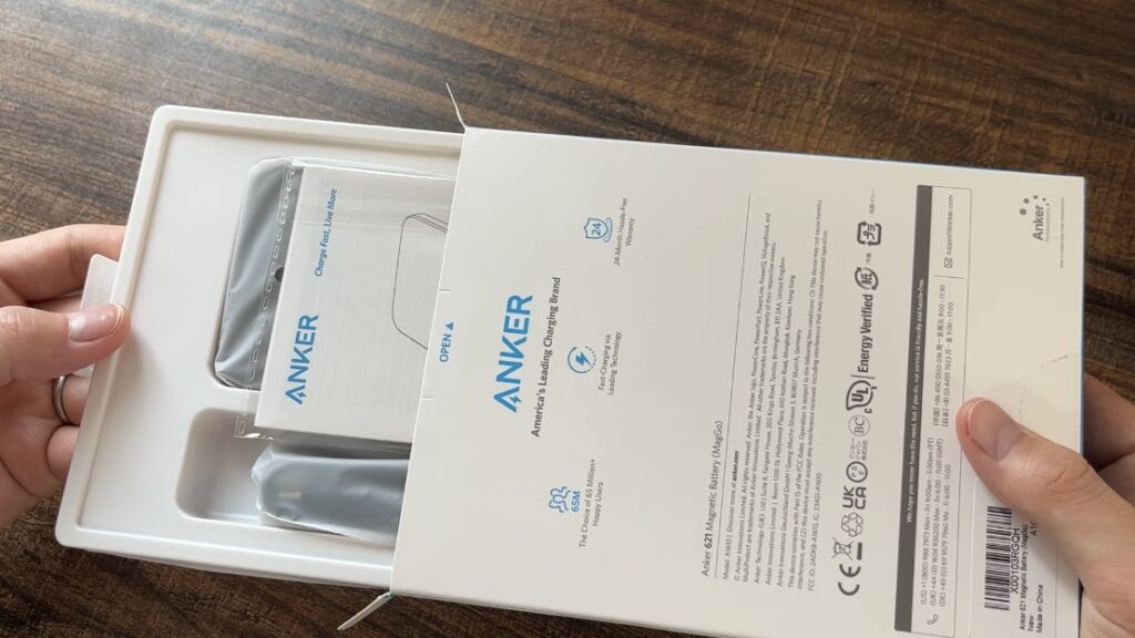 Anker 621 Magnetic Battery (MagGo)の開封