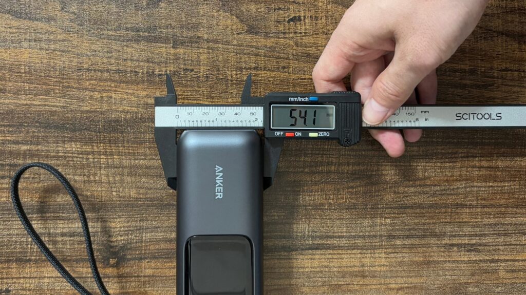 Anker Power Bank (25000mAh, Built-In & 巻取り式USB-Cケーブル)18