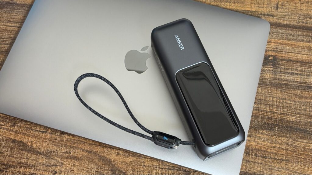 Anker Power Bank (25000mAh, Built-In & 巻取り式USB-Cケーブル)37
